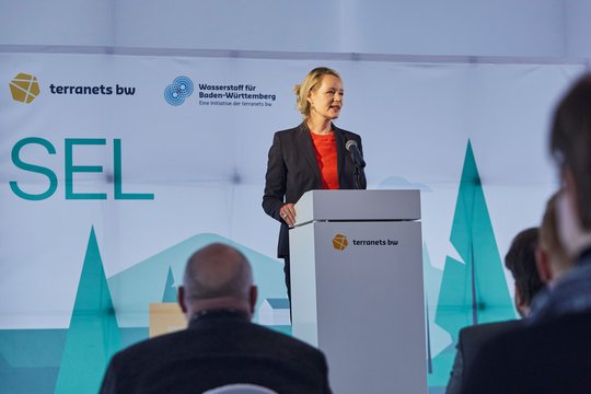 Energieministerin Thekla Walker: "Damit geht’s los" | Einblick in den feierlichen Spatenstich der SEL 