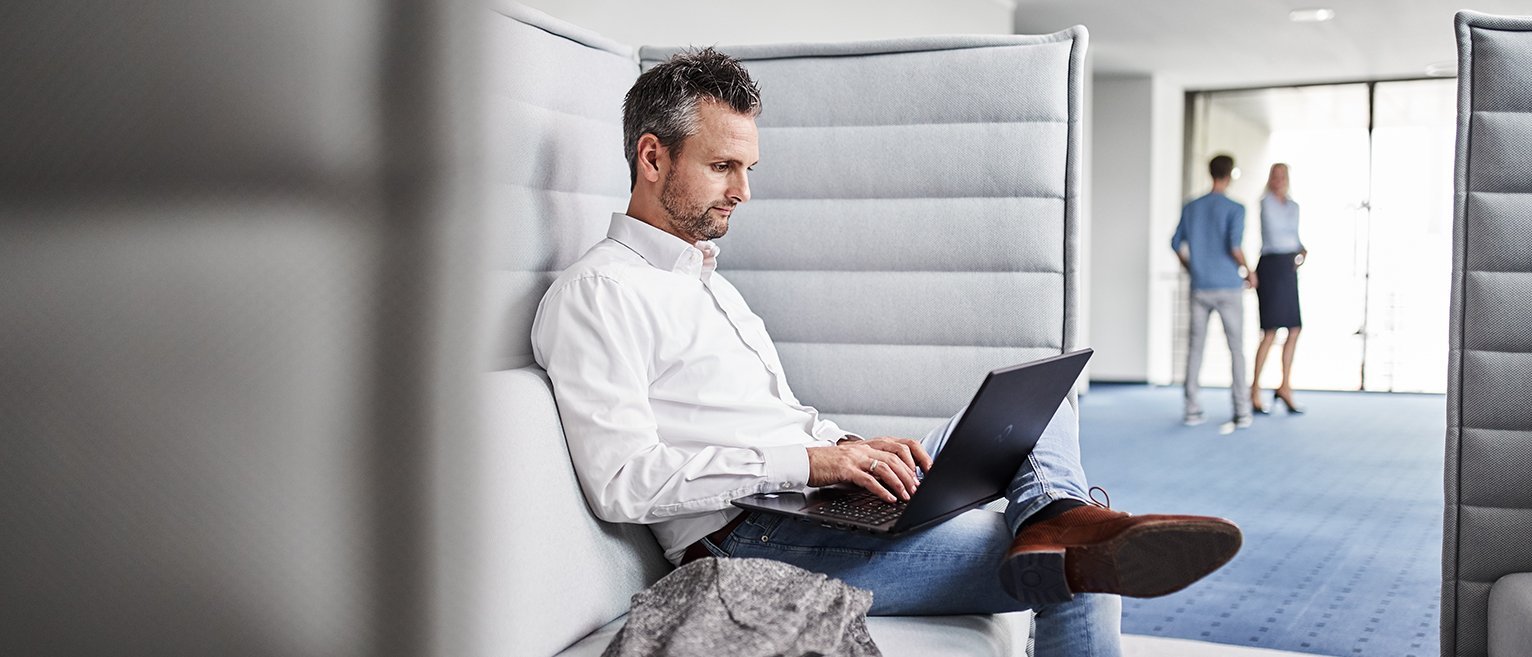 terranets&nbsp;bw Mitarbeiter am Laptop