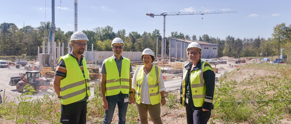 [Translate to English:] Oberbürgermeister der Stadt Rheinstetten besucht Baustelle 