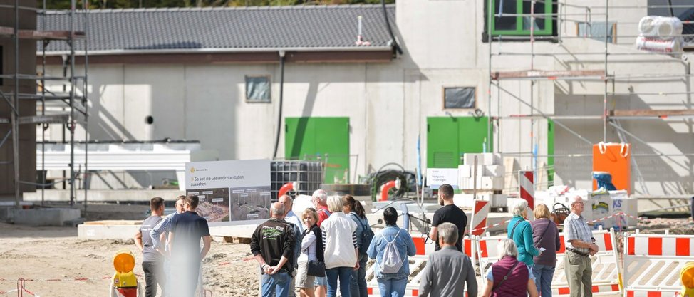 [Translate to English:] Gasverdichterstation an der Nordschwarzwaldleitung: Tag der offenen Baustelle